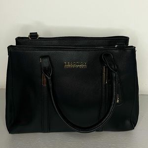 Kenneth Cole Reaction black handbag in great use condition